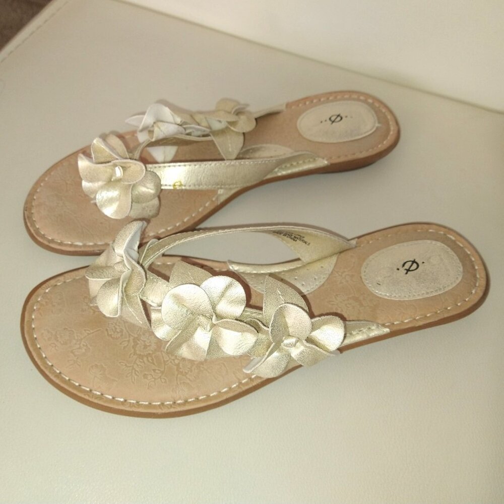 B.O.C. by Born, Gold Floral Thong Sandal - 9M